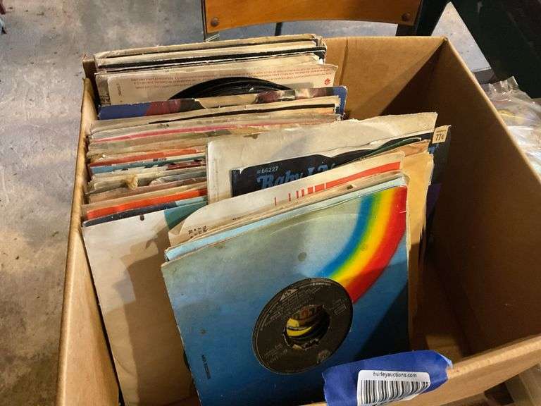 Vintage 45rpm records including: Brenda Lee, Johnny Rivers
