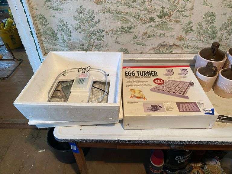 Quail egg incubator and turner