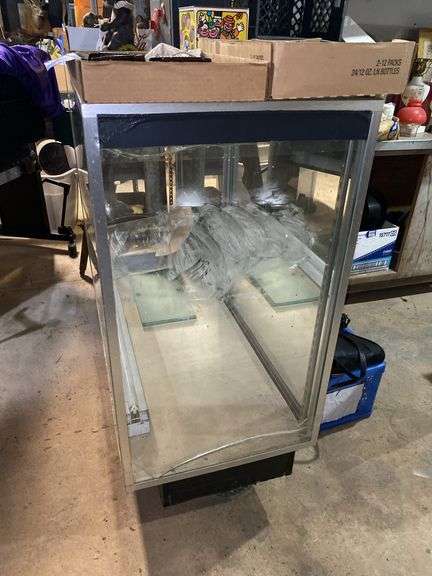 Base display case w/ mirrored sliding back doors