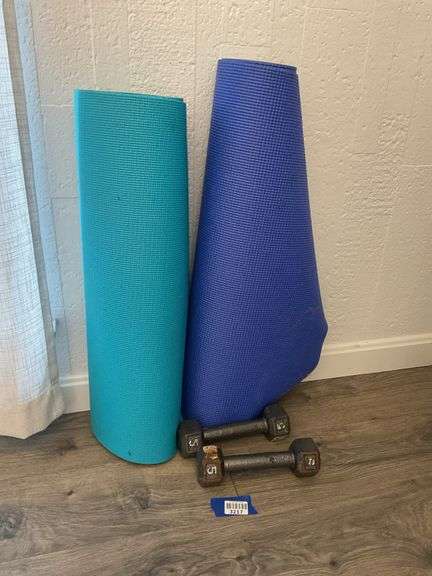5lb hand weights and two exercise mats