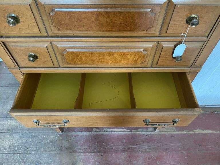 Mid-century traditional chest of drawers w/ protective glas top 36x20x49