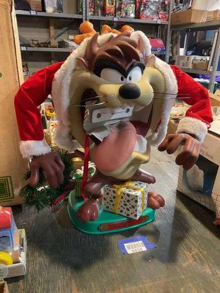 Looney Tunes Tazmanian Devil animated Christmas figure