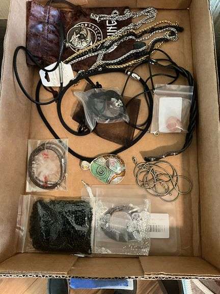 Costume jewelry: chains, necklaces, pendants
