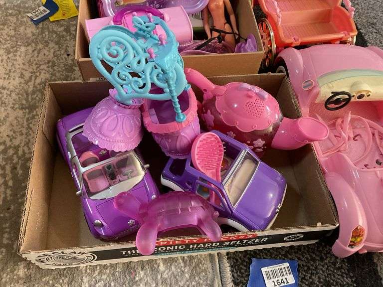 Doll accessories including: Barbie Rapunzel carriage, Barbie Beach Glam car