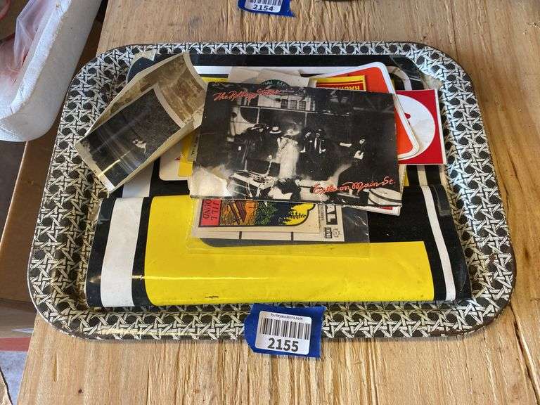 Snapshots and paper collectibles