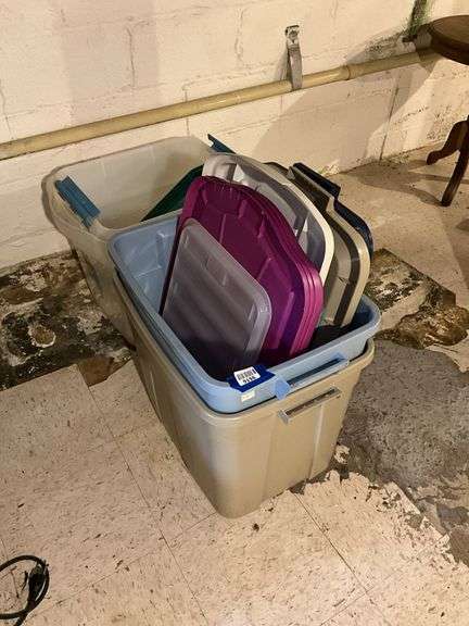 Plastic storage totes