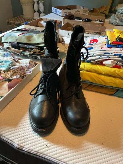 Black leather boots sz: 9.5W