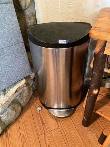 Foot pedal waste can