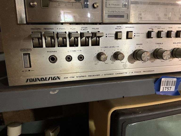Soundesign stereo AM/FM/receiver/cassette/8-track