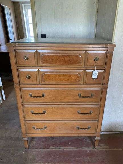 Mid-century traditional chest of drawers w/ protective glas top 36x20x49