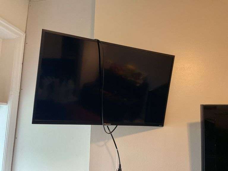 Hisense wall mount TV, bring tools to remove.