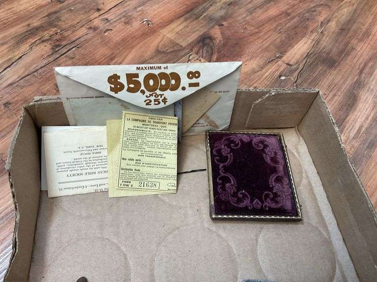 Collectibles lot: corn huskers, straight razor in box, shot cups in leather case, misc