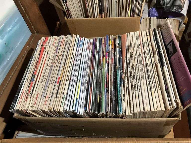 Large lot of Truckin magazine, mostly 1980's-1990's