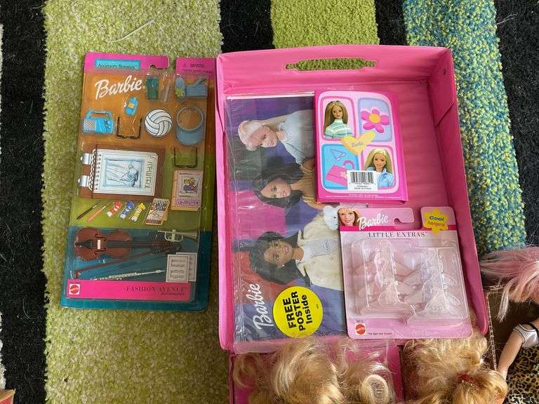 Barbie doll case w/ dolls and accessories