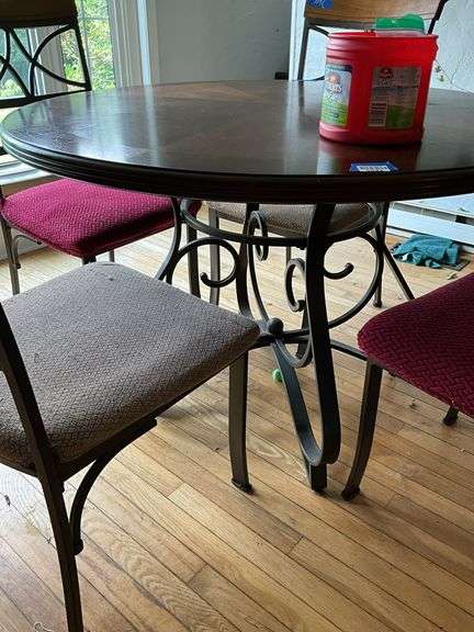 Wrought metal base table w/ round wooden top and set of four matching chairs w/ padded seats 44x44x30