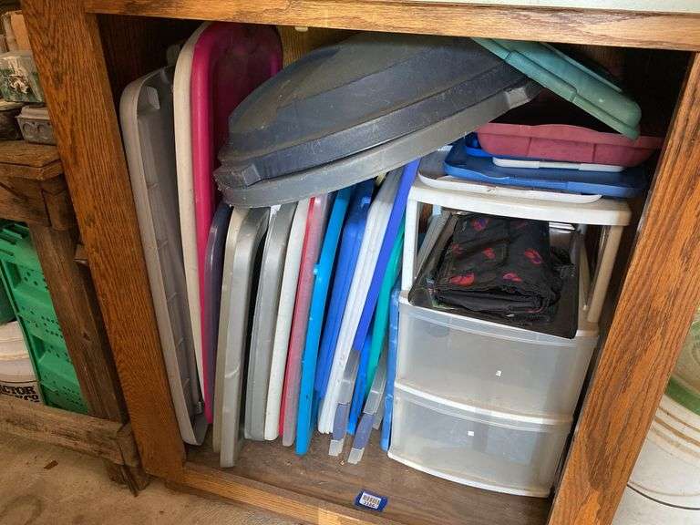 Plastic storage drawers and lids