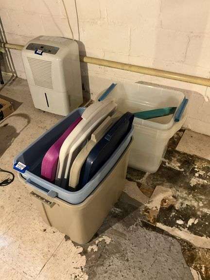 Plastic storage totes