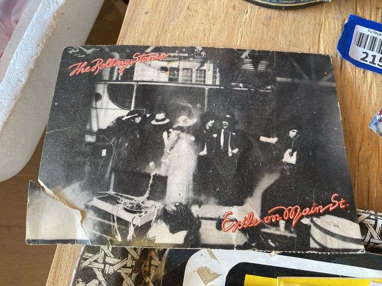 Snapshots and paper collectibles
