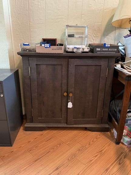 2-door wooden side cabinet - no contents 39.5x14.5x36