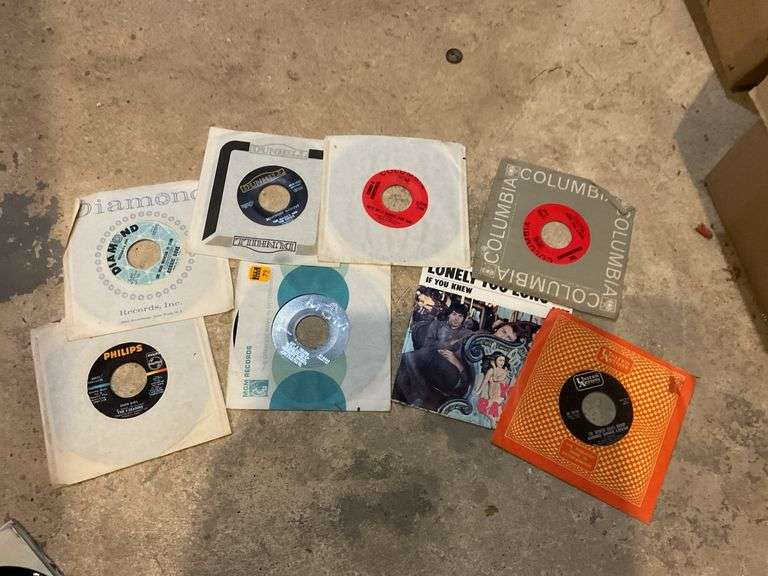 Vintage 45rpm records including: Brenda Lee, Johnny Rivers