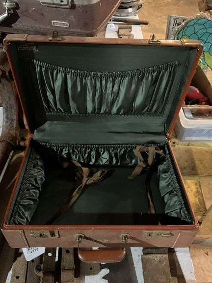 Vintage leather suitcase and Tourister suitcase