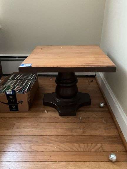 Pedestal coffee table 22x22x17