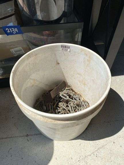 Chain in bucket