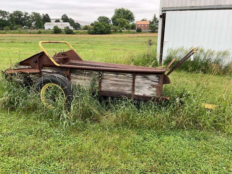 Antique manure spreader