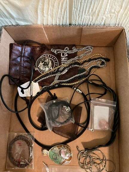 Costume jewelry: chains, necklaces, pendants