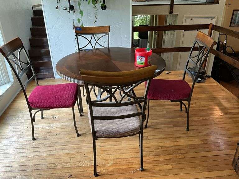 Wrought metal base table w/ round wooden top and set of four matching chairs w/ padded seats 44x44x30