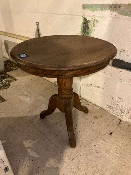 Round oak tripod table 24x24x25