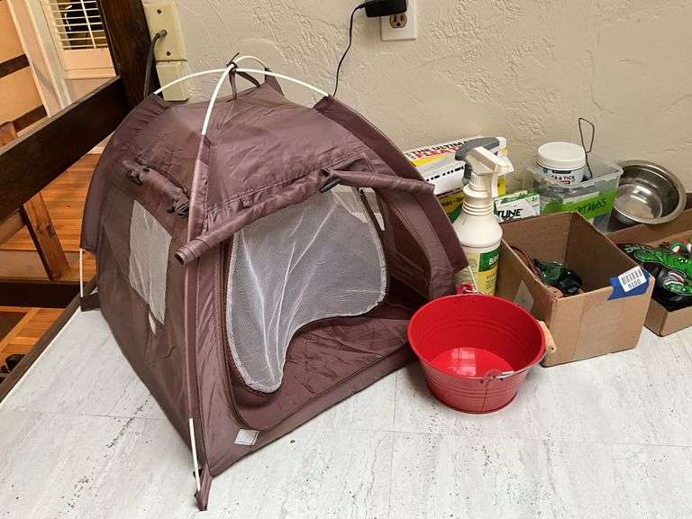 Pet tent and misc pet supplies