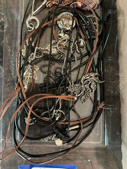 Costume jewelry: pendant necklaces, chains