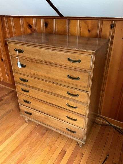 Kling Furniture maple finish chest of drawers 36x19x44