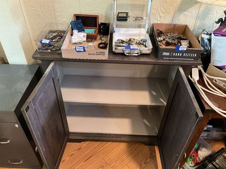 2-door wooden side cabinet - no contents 39.5x14.5x36