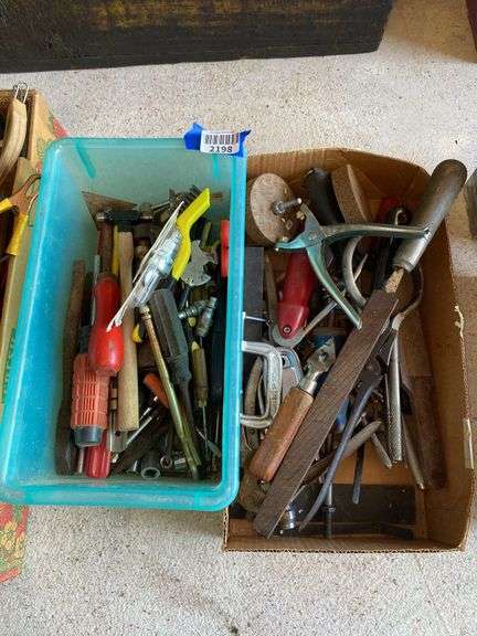 Flat and tote of hand tools