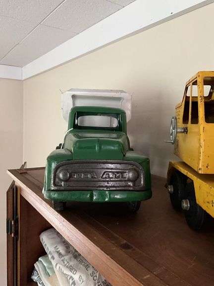 Buddy L hydraulic dumper toy truck