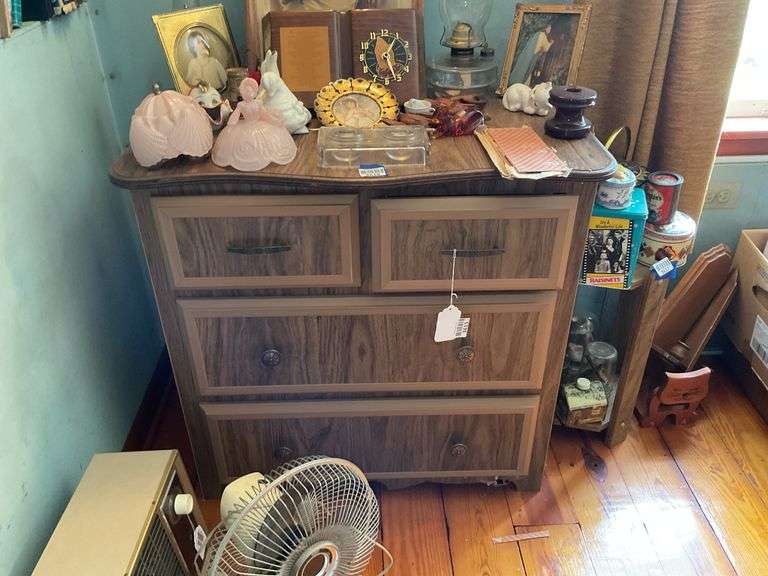 Chest of drawers - no contents 31x18x30, ***MUST COME DURING LAST 1.5 HOURS OF PICKUP TO RETRIEVE THIS ITEM.