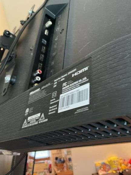 Hisense wall mount TV, bring tools to remove.