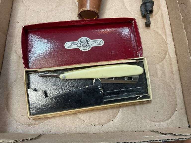 Collectibles lot: corn huskers, straight razor in box, shot cups in leather case, misc