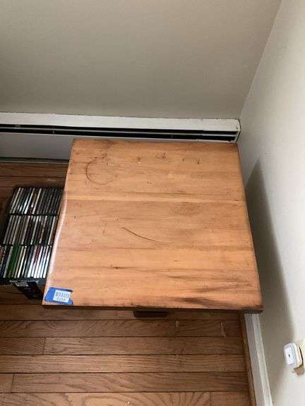 Pedestal coffee table 22x22x17