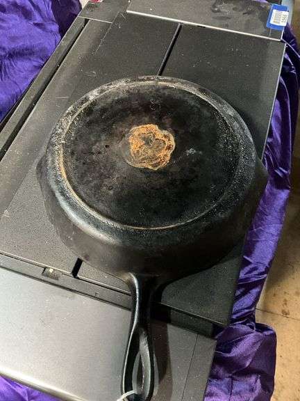 No.8 cast iron skillet
