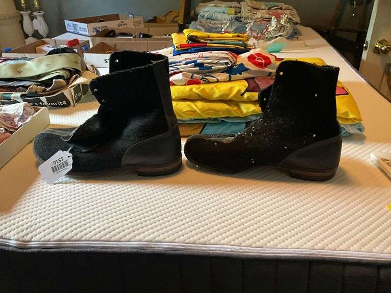 Vintage B.E. Goodrich black suede lace up boots