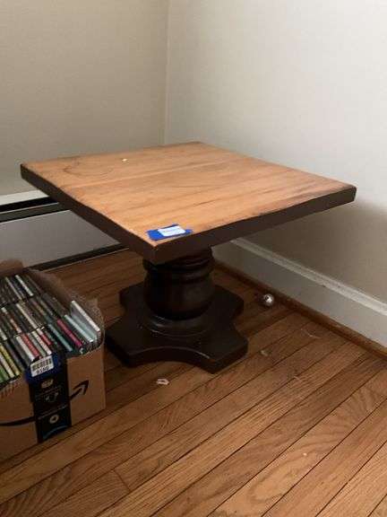 Pedestal coffee table 22x22x17