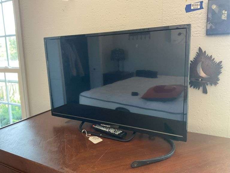 Element TV model: ELEFT326 w/ remote