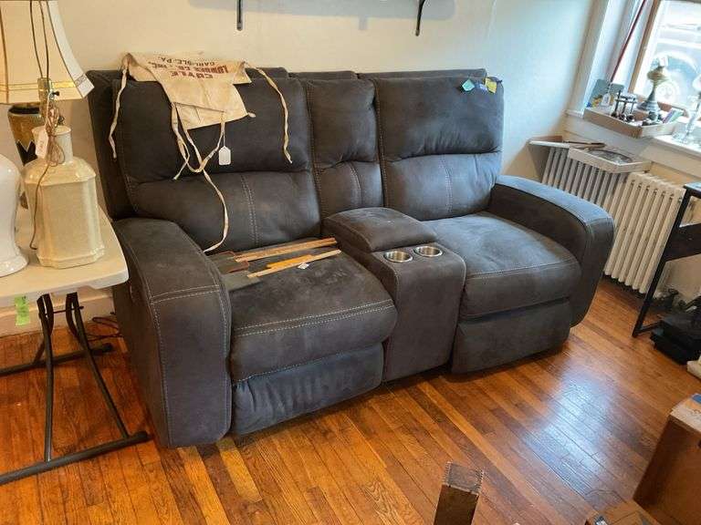 Gray double power recliner w/ central cup holders & USB jacks, 6 ft wide - no contents