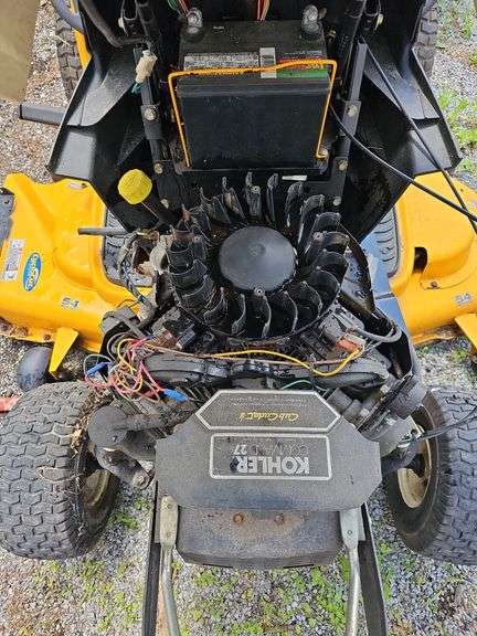 Cub Cadet Super LT1554 Series 1500 riding tractor, 54" cut