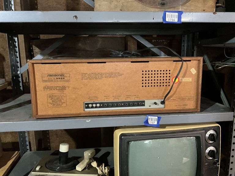 Soundesign stereo AM/FM/receiver/cassette/8-track
