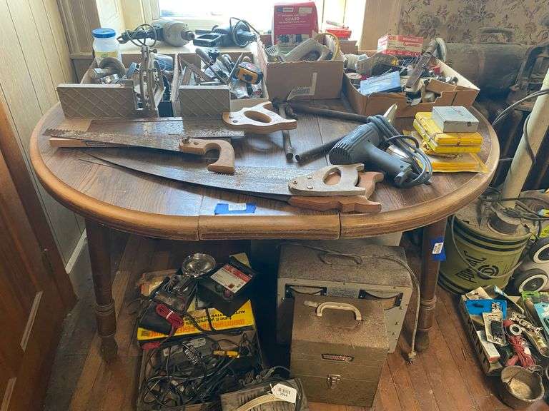 Oval extension dining table w/ one leaf - no contents 54x42x30