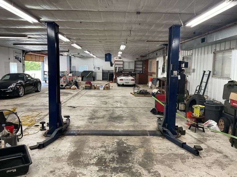 Team Lift 9000 lbs lift , Model TP9, disconnected from electricity, ***Bring proper equipment and manpower to remove and disconnect from floor., ***Bring proper equipment and manpower to remove and disconnect from floor.